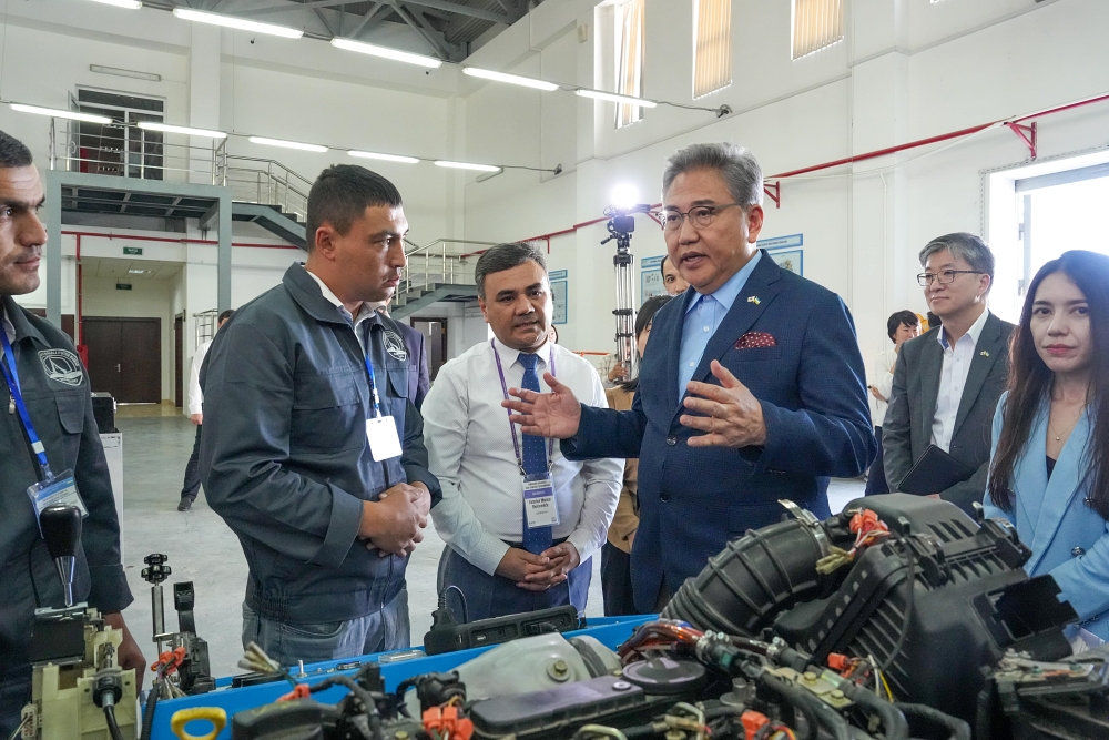 박진 장관, 기술혁신 성장을 주도할 우즈벡 청년세대를 육성하는 개발협력 현장 방문